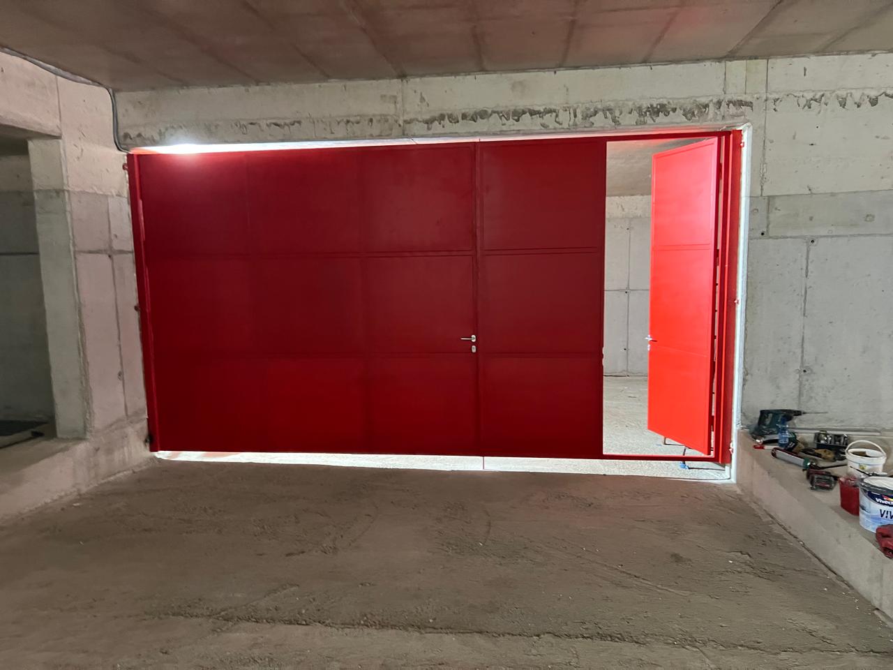 Derë Industriale me Dy Fletë